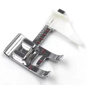 Лапка для равномерной прокладки строчки с направляющей линейкой